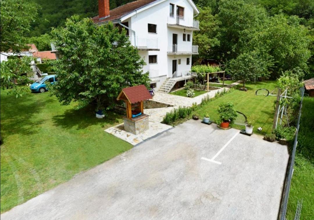 Domacinstvo Trifunovic Daire Pretresnja Dış mekan fotoğraf